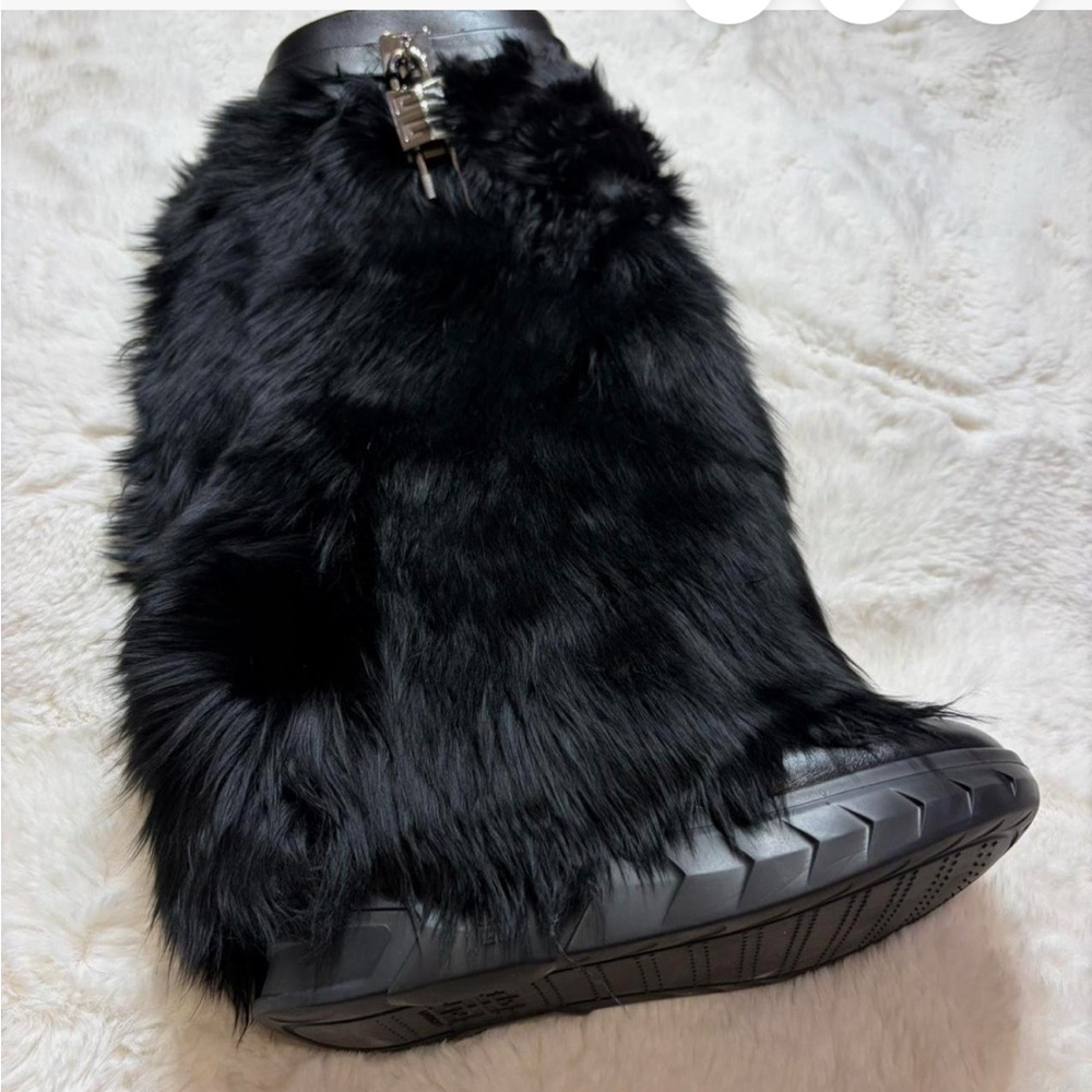 Brand New Givenchy Shark Lock alpaca knee-high boots size 40. - Picture 3 of 11
